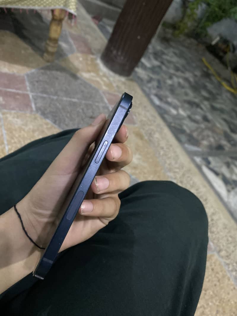 Apple iPhone 13 4