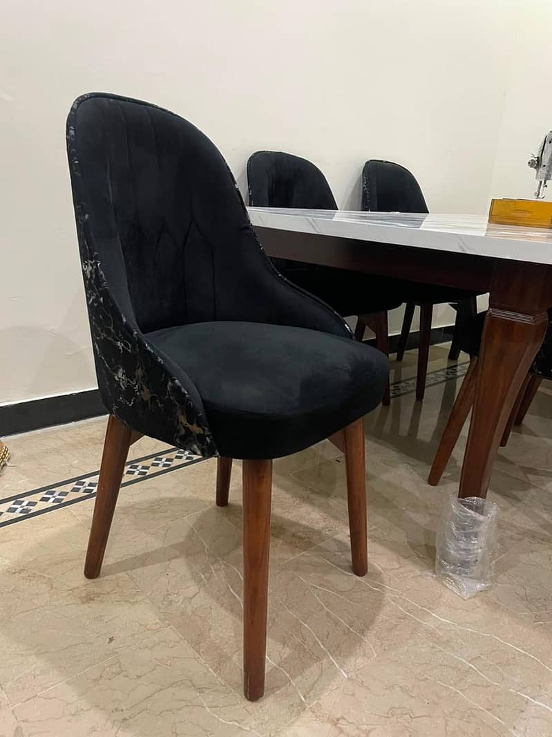 6 seat Dining table 0