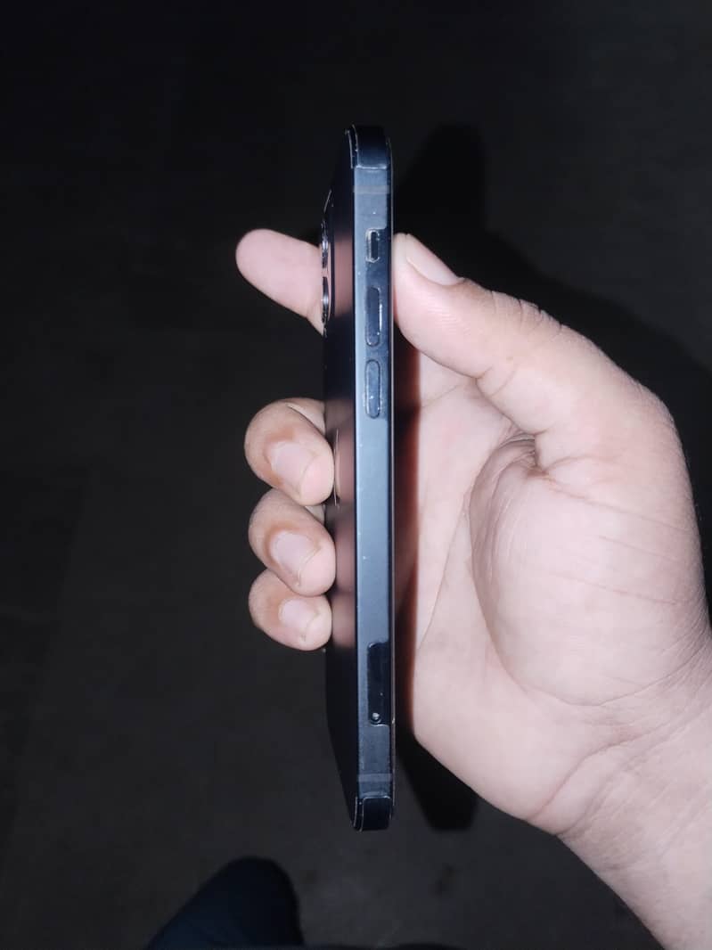 Apple iPhone 12 4