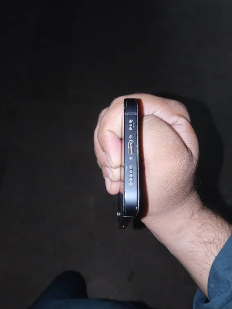 Apple iPhone 12 5