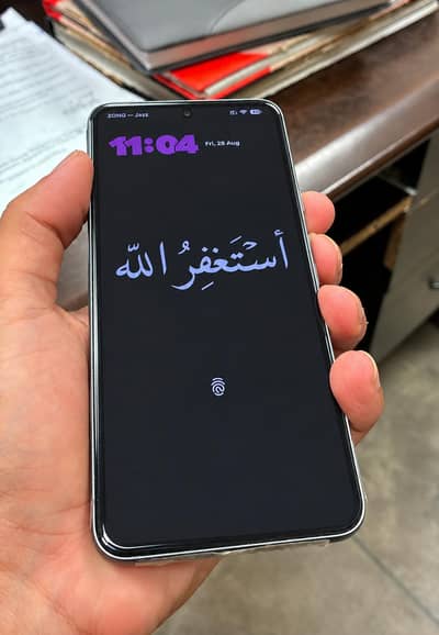 google pixel 8  (in best condition)