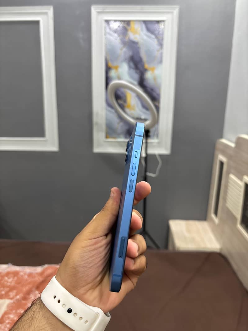 Apple iPhone 13 1