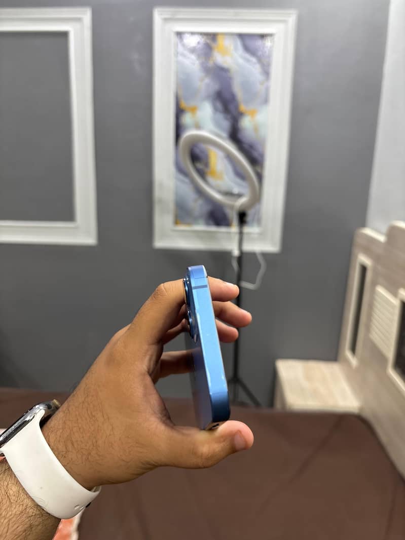 Apple iPhone 13 4