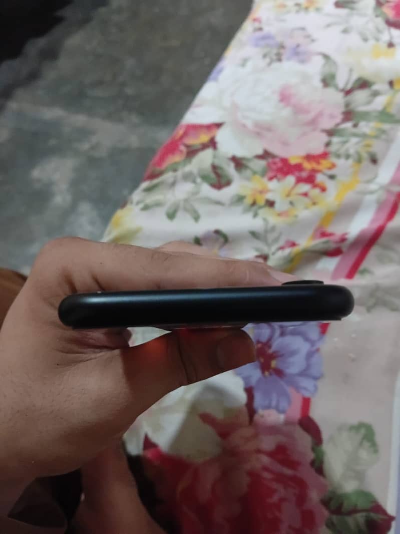 Apple iPhone XR 4