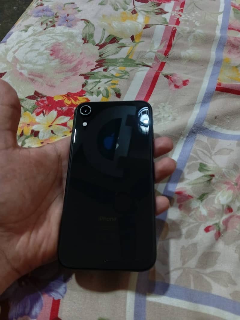 Apple iPhone XR 7