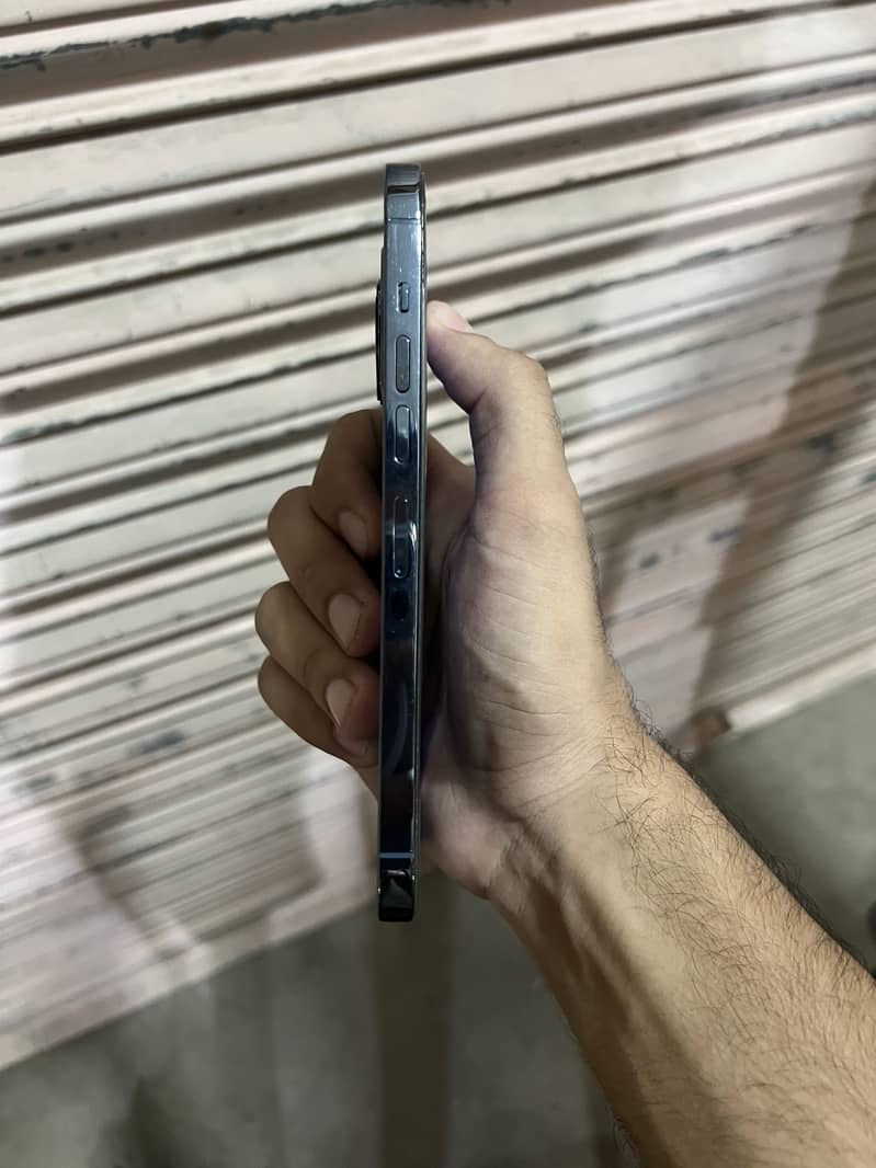 Iphone 13pro max 5