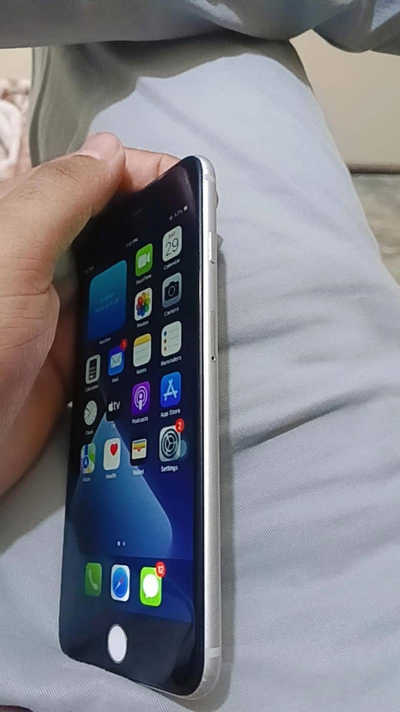 Apple iPhone 7 Plus 1