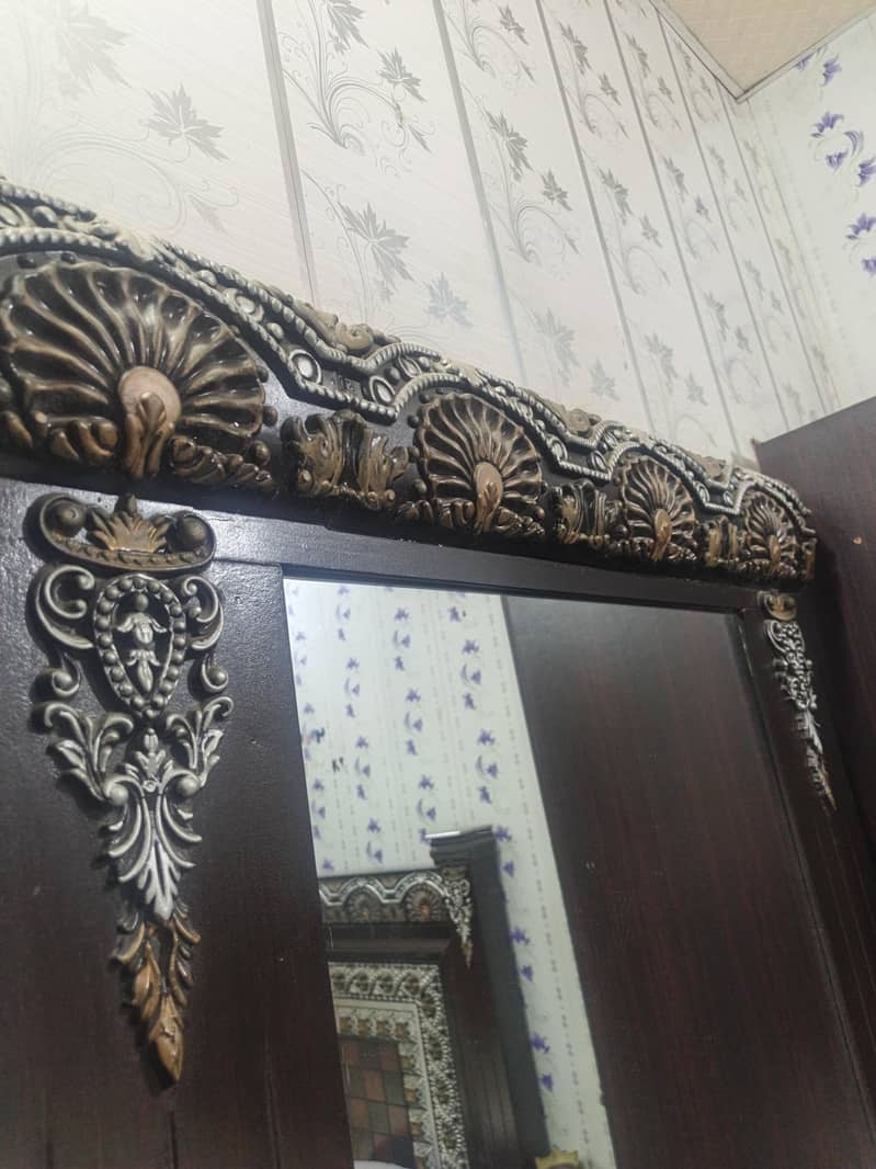 bed 2 side tables 0