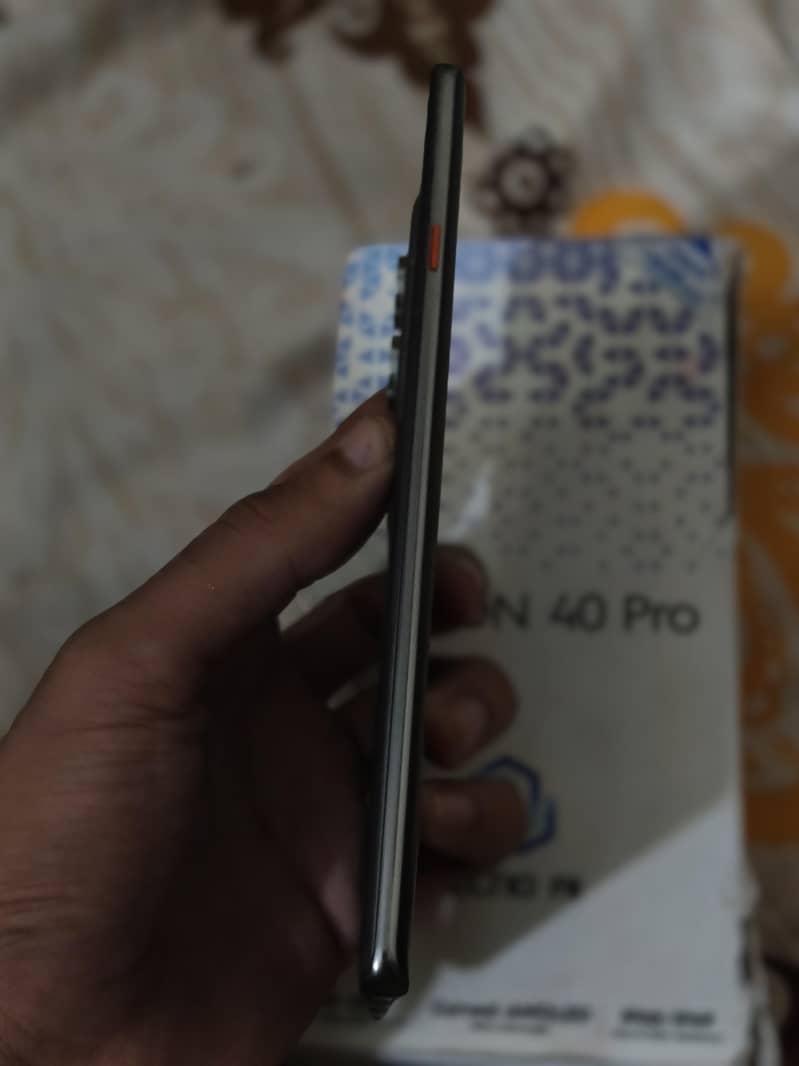 Tecno CAMON 40 Pro 3