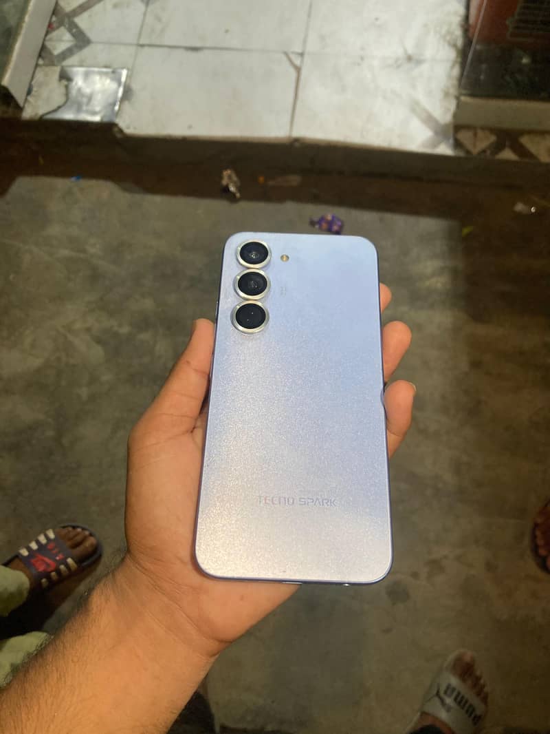 Tecno spark 40 pro . . 1