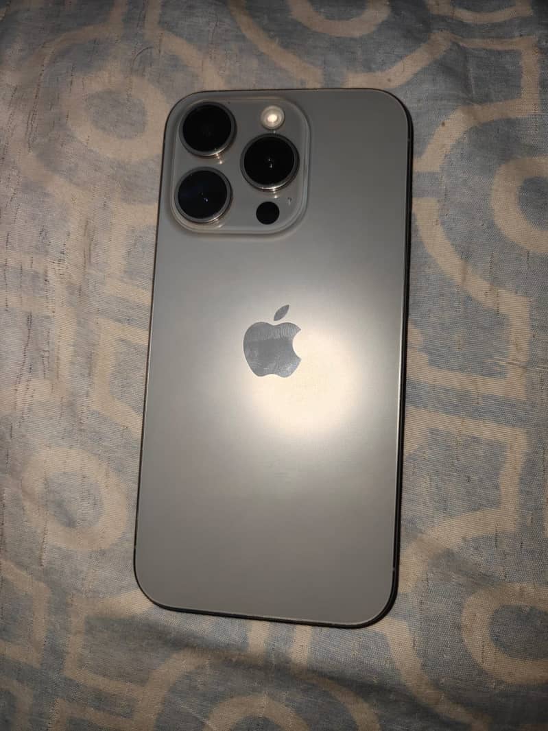 Apple iPhone 15 Pro 0