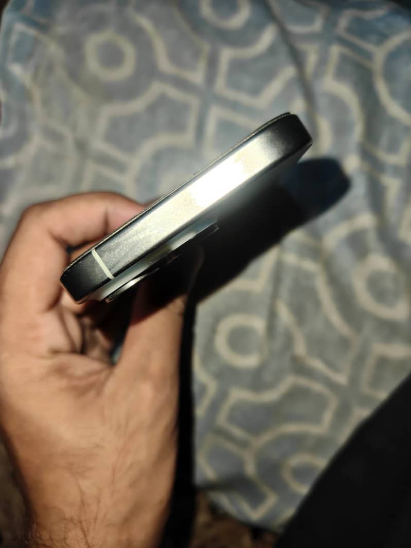 Apple iPhone 15 Pro 4