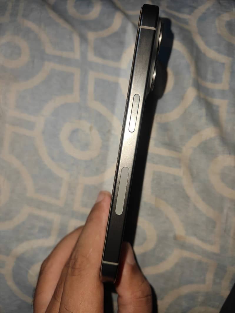 Apple iPhone 15 Pro 6