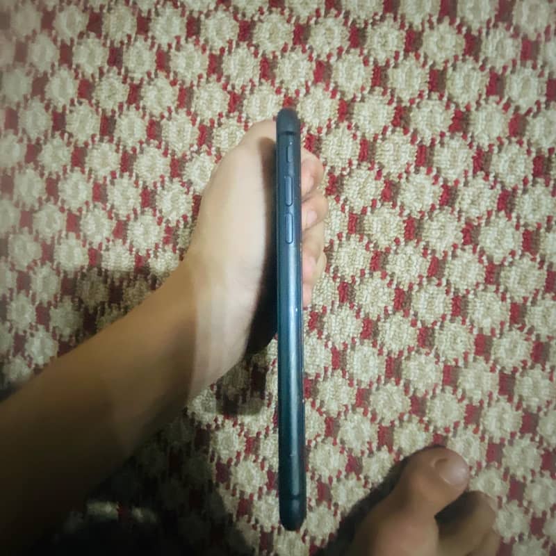 Apple iPhone 11 3