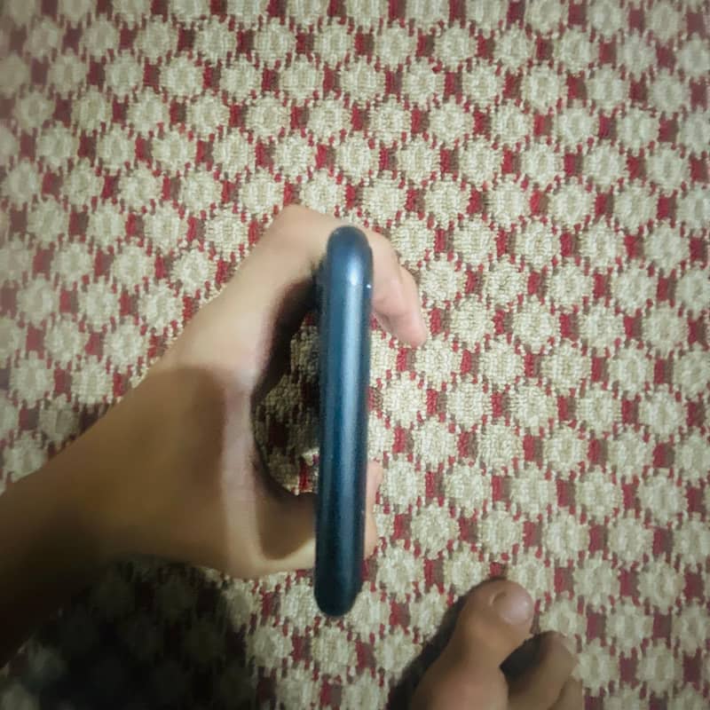 Apple iPhone 11 4