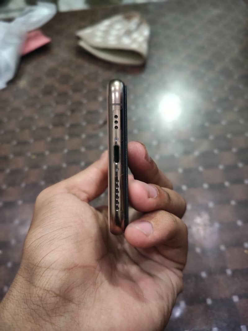 Apple iPhone XS 6