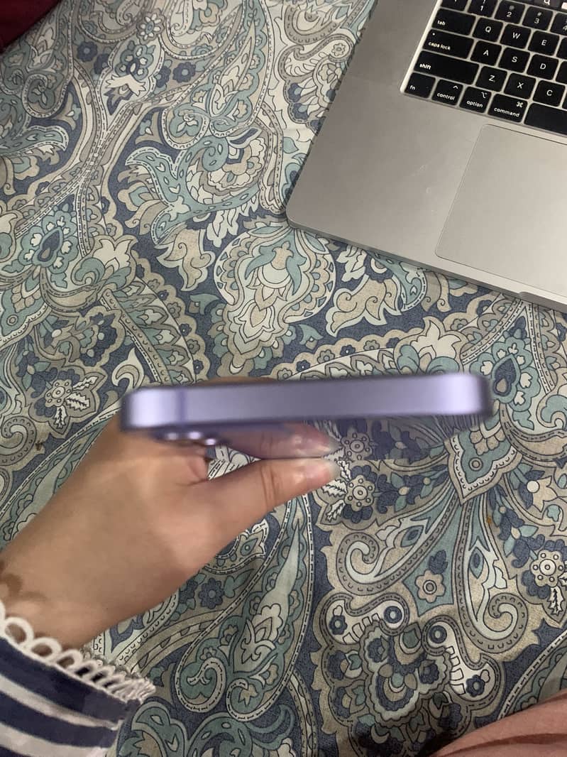 Apple iPhone 12 4