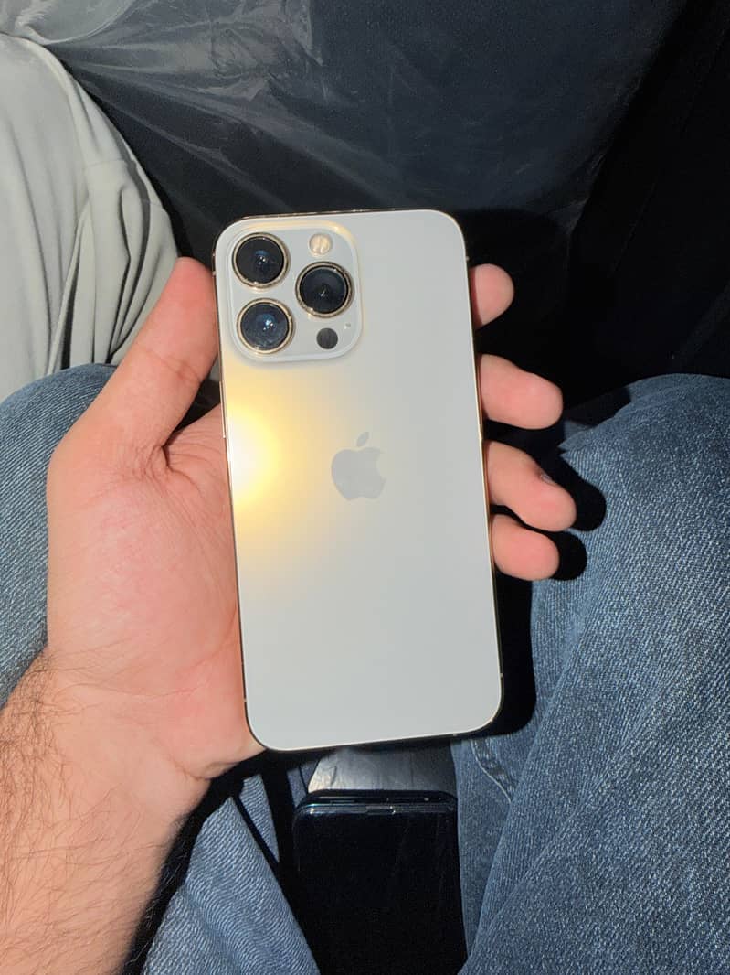 Apple iPhone 17 Pro Max 10