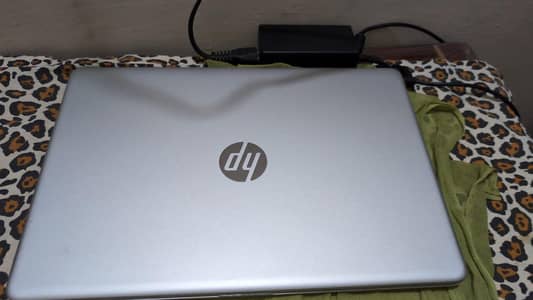 HP NOTEBOOK 15 - I5 8TH GEN - INTEL UHD 620