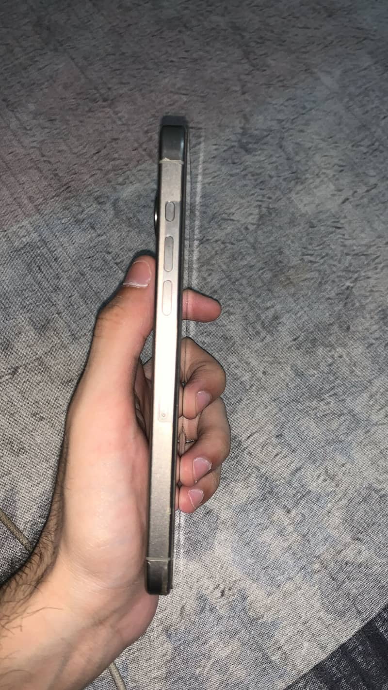 Apple iPhone 15 Pro Max 2