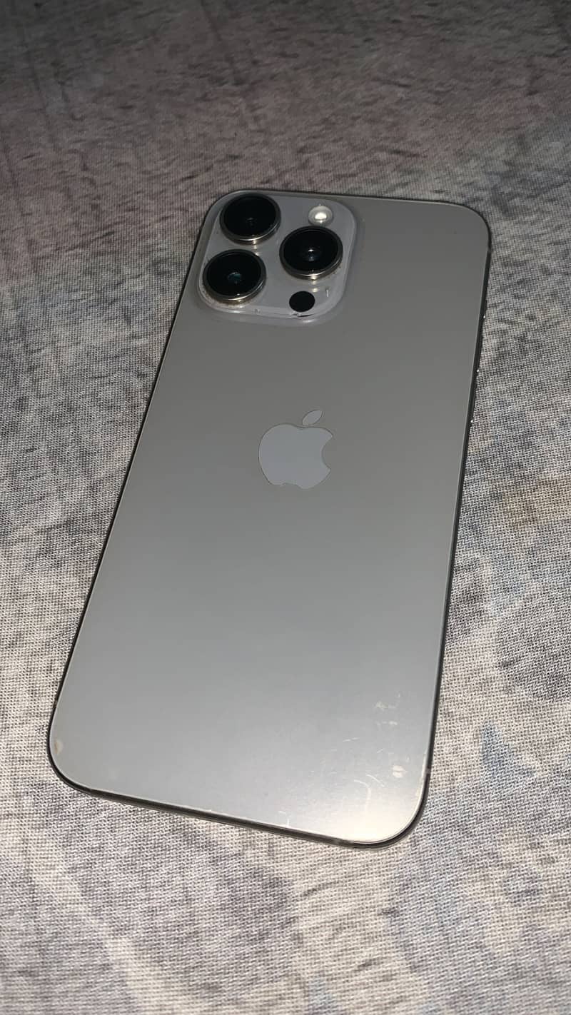 Apple iPhone 15 Pro Max 3