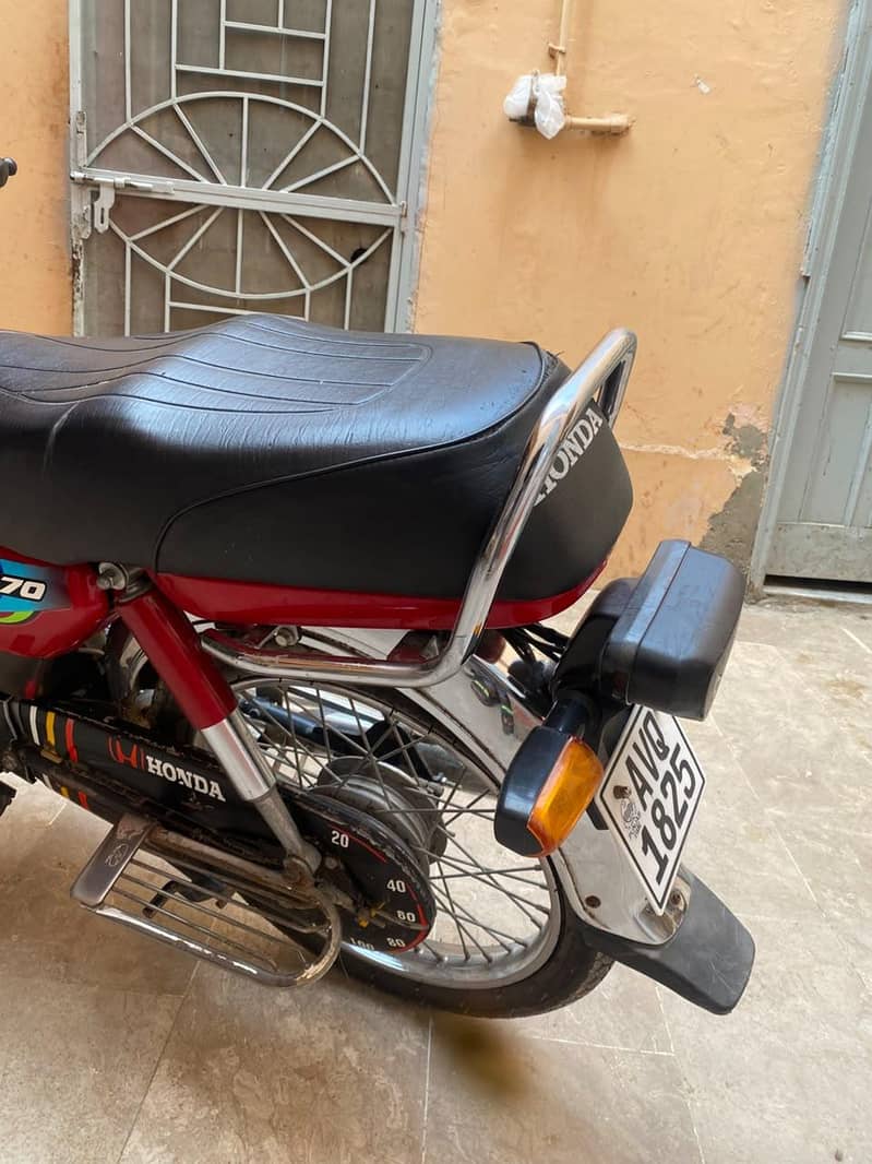 CD 70 red 24 model 4