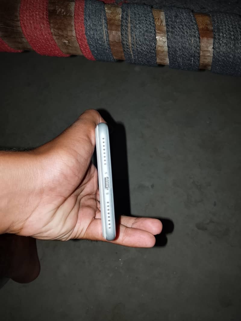 Apple iPhone 8 Plus 4