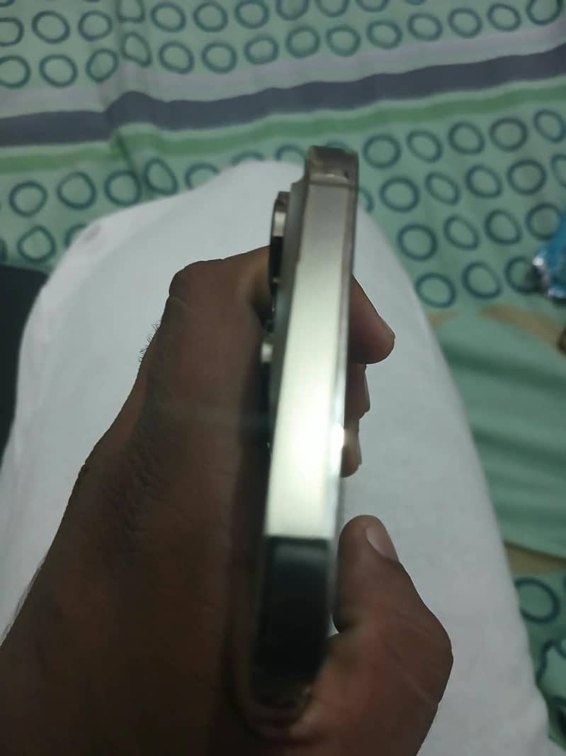 Apple iPhone 14 Pro Max 1