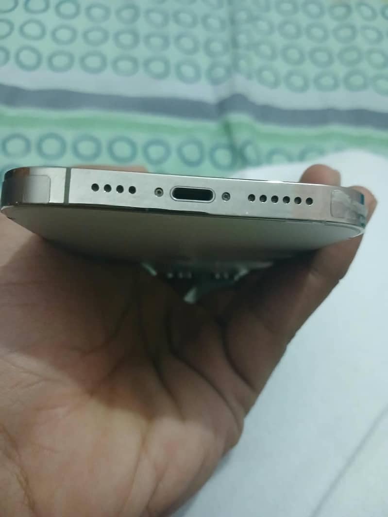 Apple iPhone 14 Pro Max 4