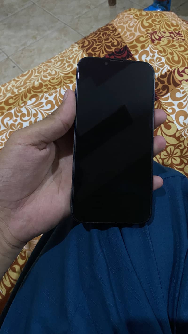 Apple iPhone 13 5