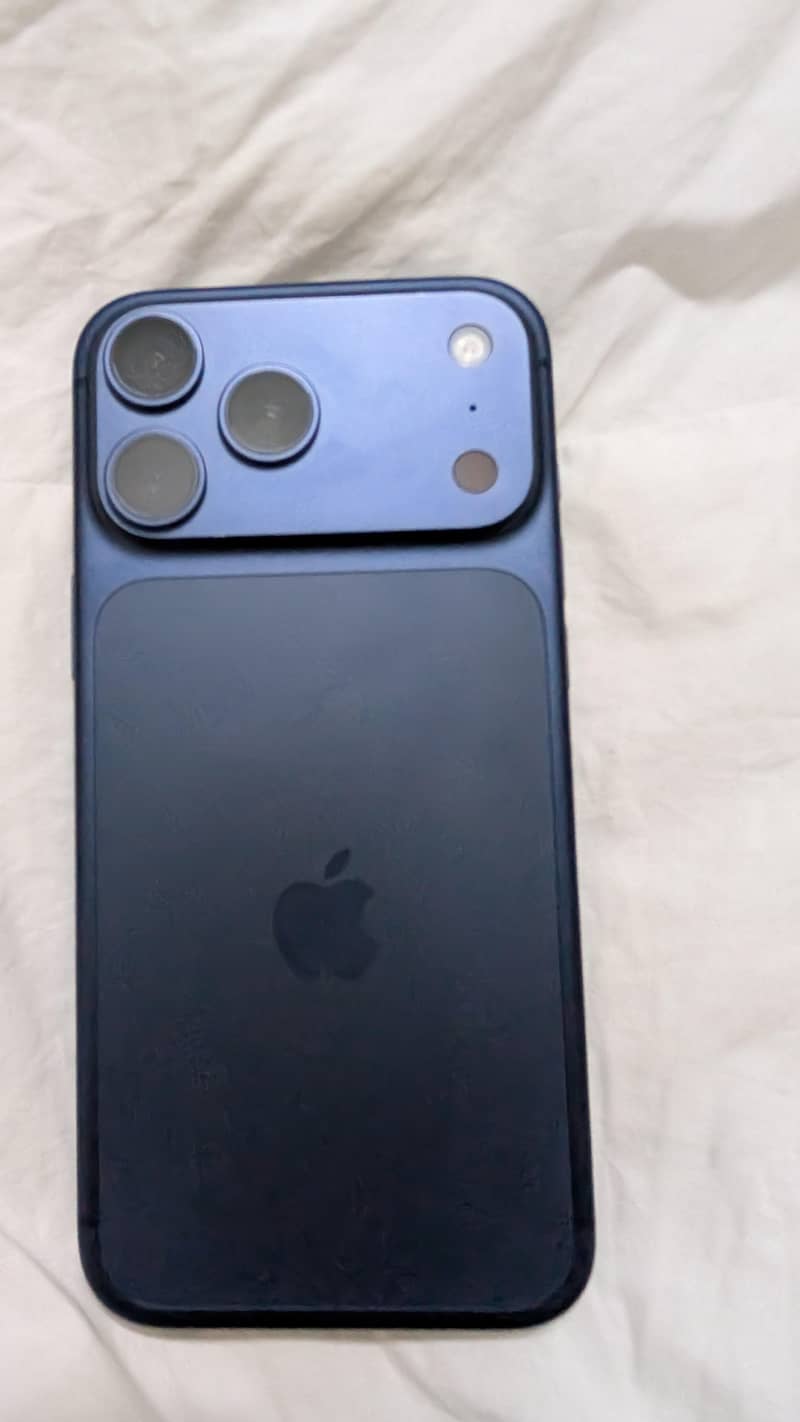 Apple iPhone 17 Pro Max 1