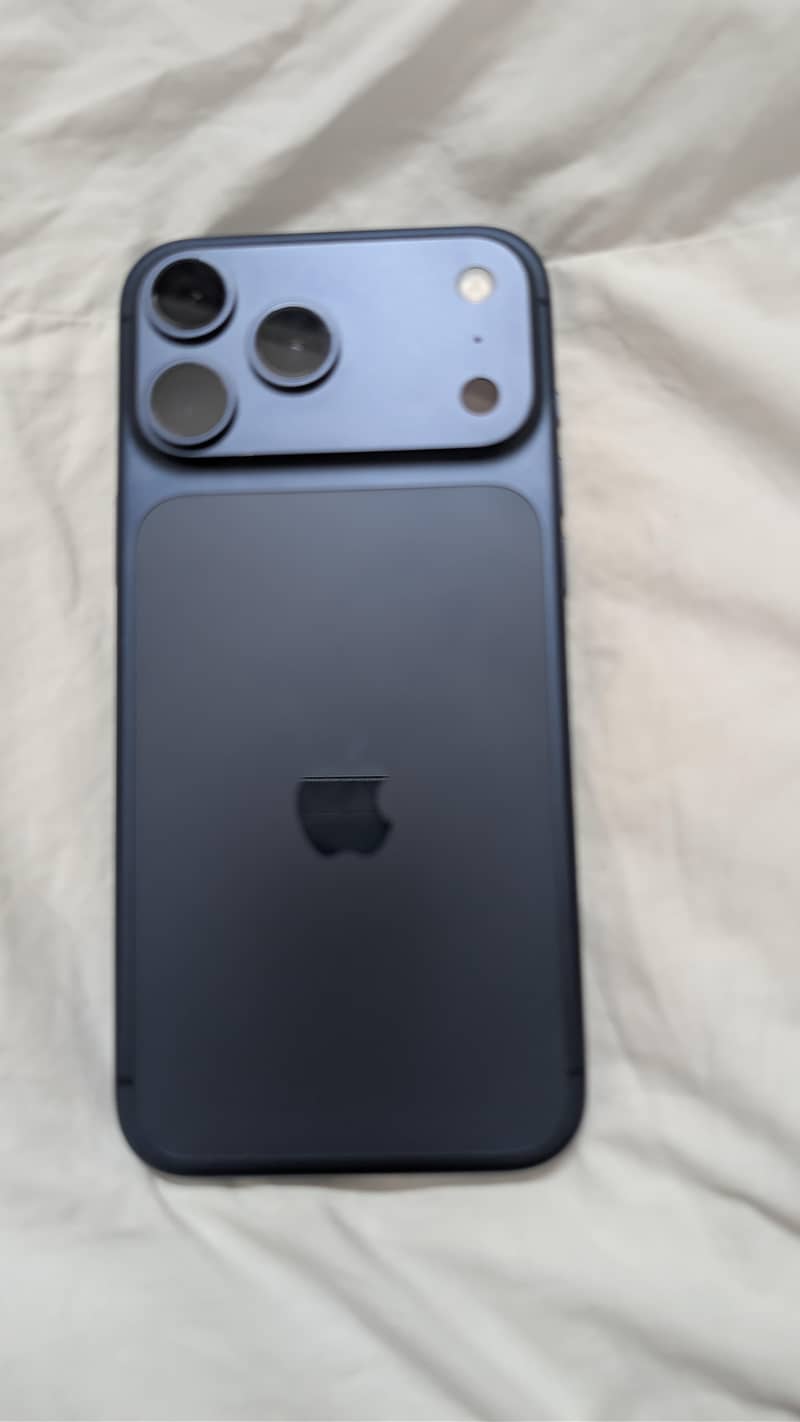 Apple iPhone 17 Pro Max 2