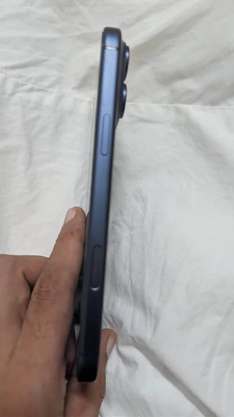Apple iPhone 17 Pro Max 4