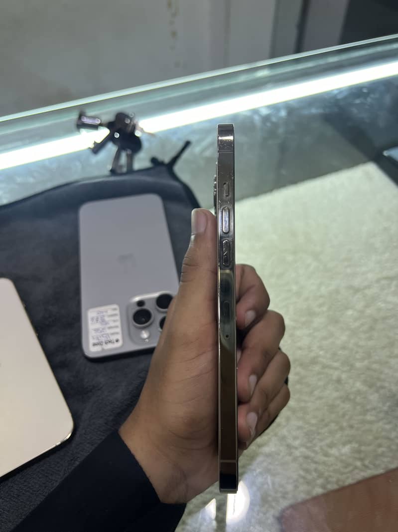 IPHONE 12 PRO MAX 4