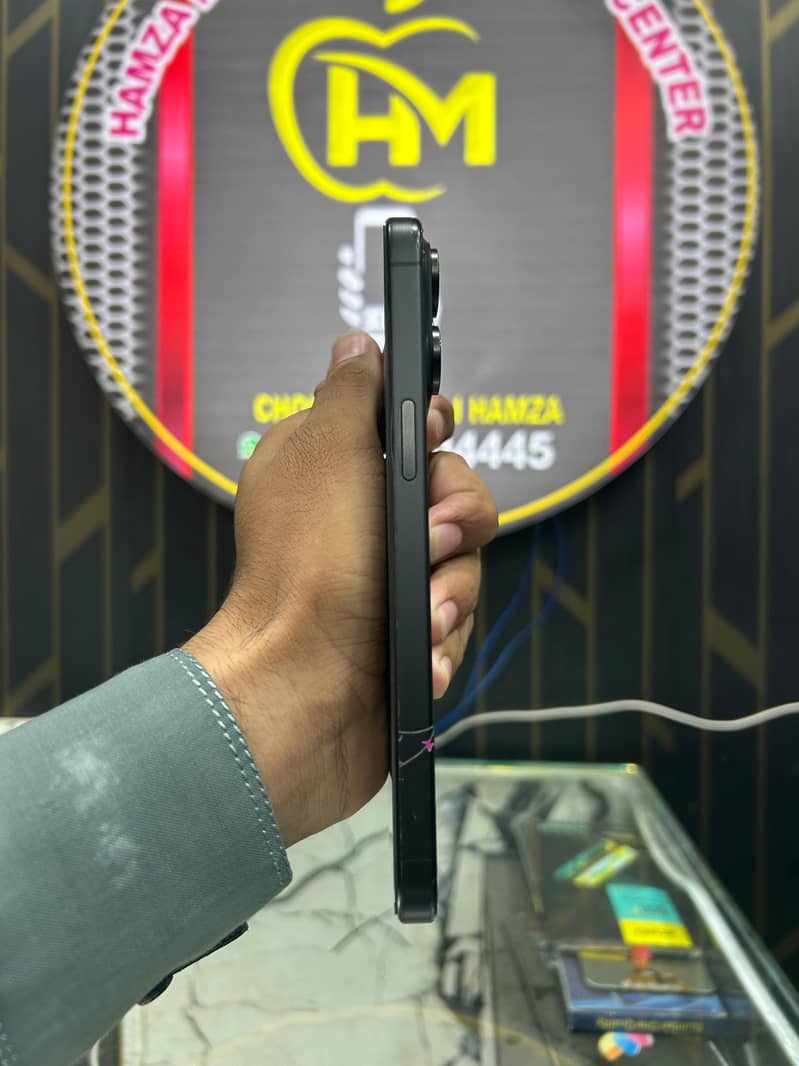 Apple iPhone 15 Pro Max 2