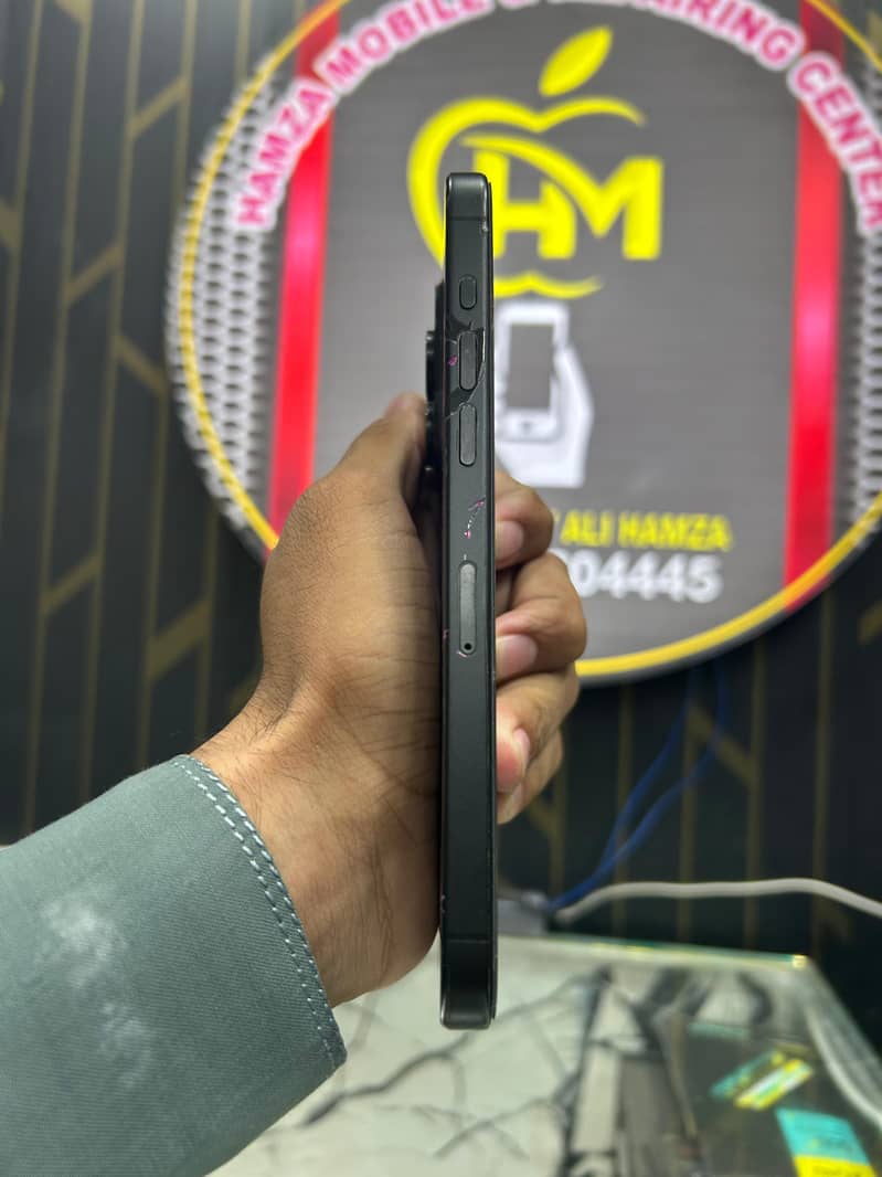 Apple iPhone 15 Pro Max 3