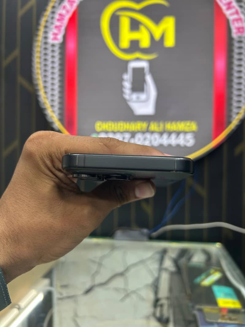 Apple iPhone 15 Pro Max 4