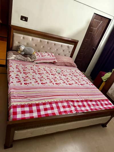 Good condition full bed set