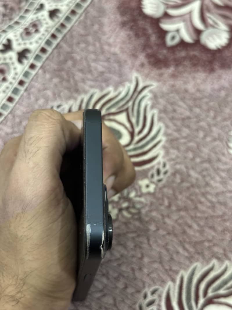 iPhone 14 3