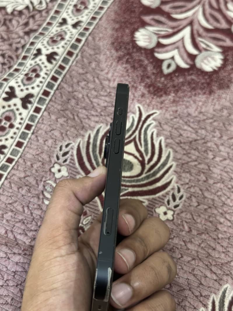 iPhone 14 4