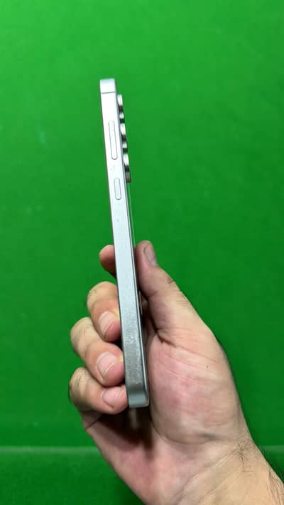 Samsung Mobile S24 fE