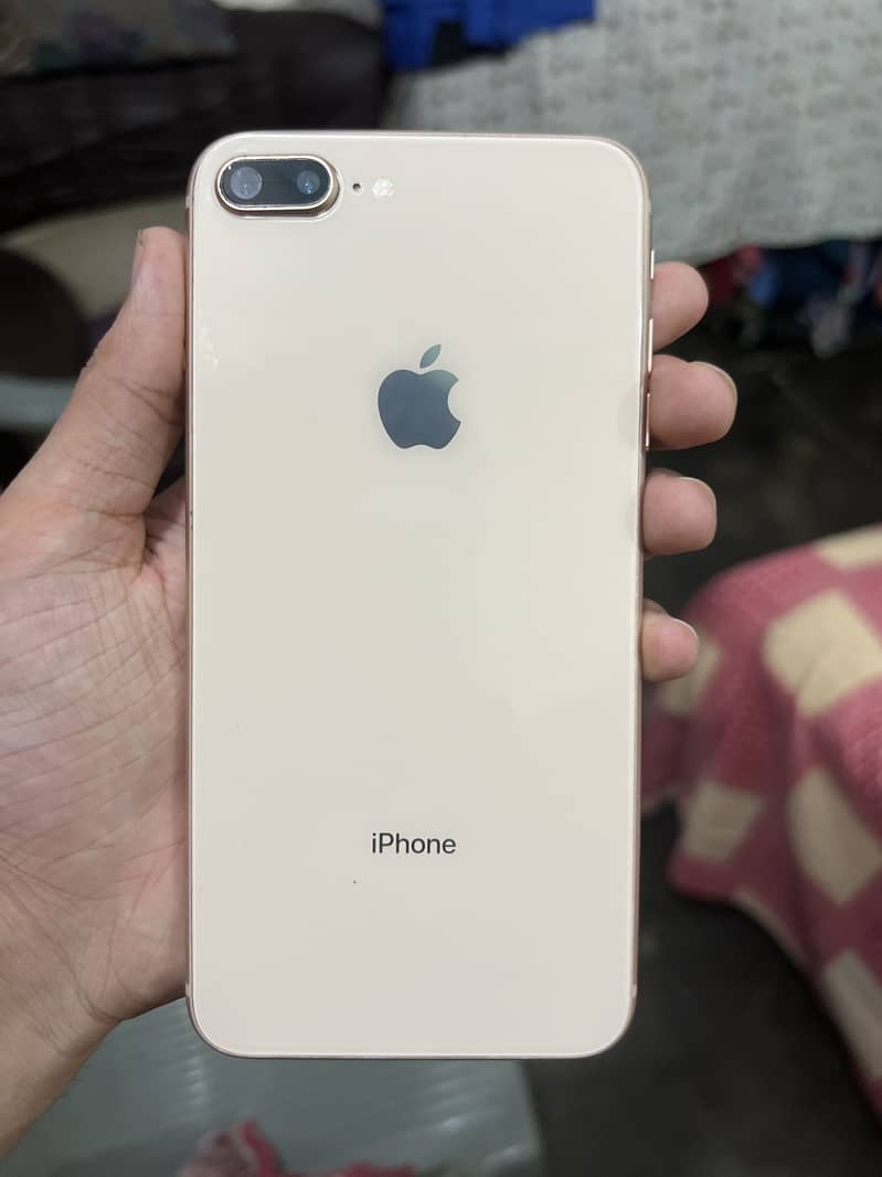 Apple iPhone 8 Plus 1