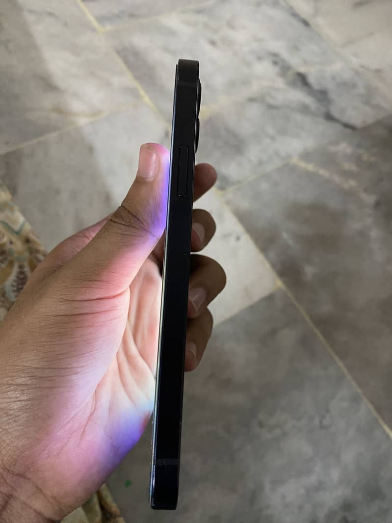 Apple iPhone 12 3