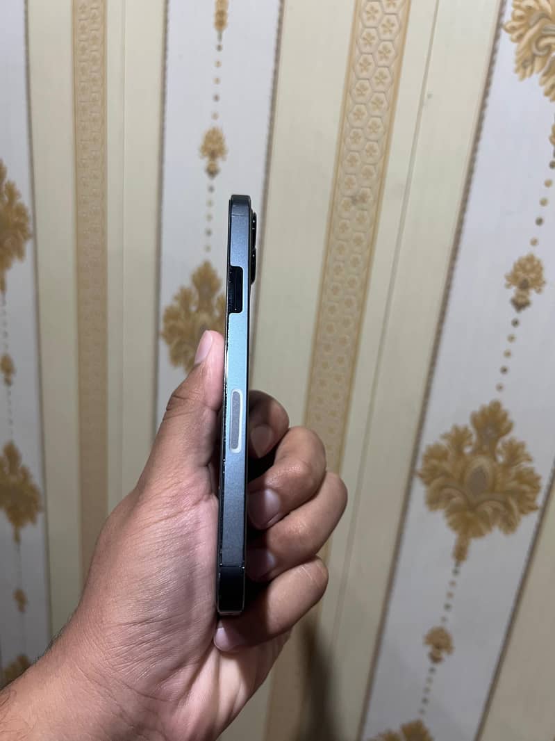 Apple iPhone 12 Pro 2