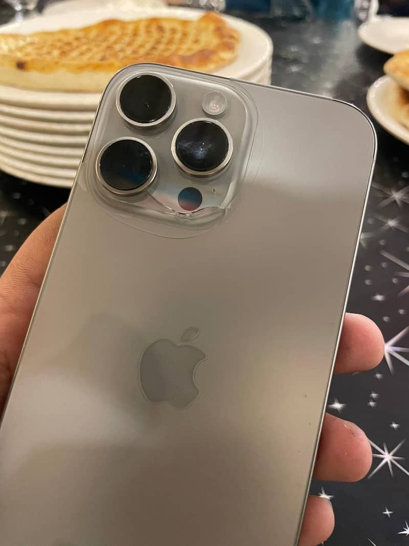 Apple iPhone 16 Pro Max 3