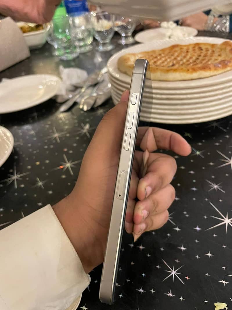 Apple iPhone 16 Pro Max 5