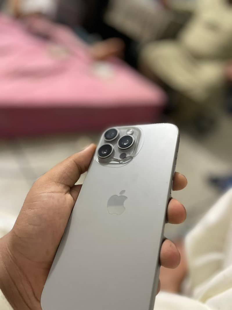 Apple iPhone 16 Pro Max 6