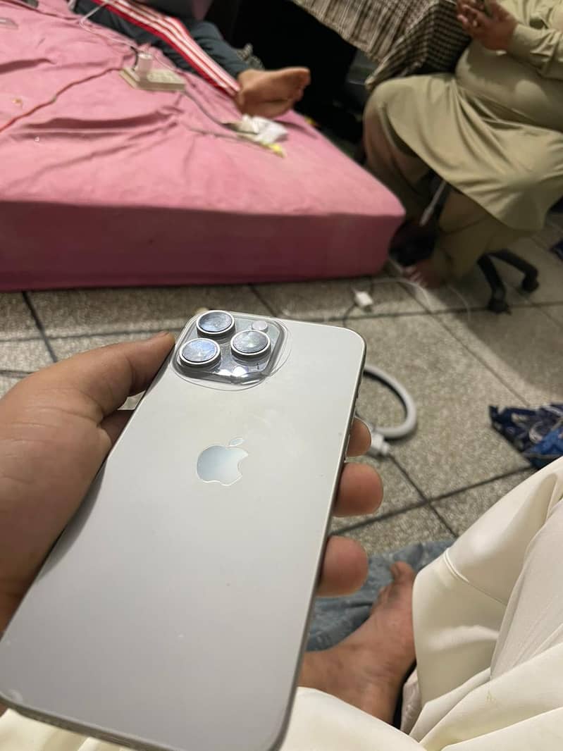 Apple iPhone 16 Pro Max 7