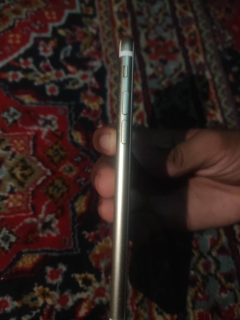 Apple iPhone 7 3