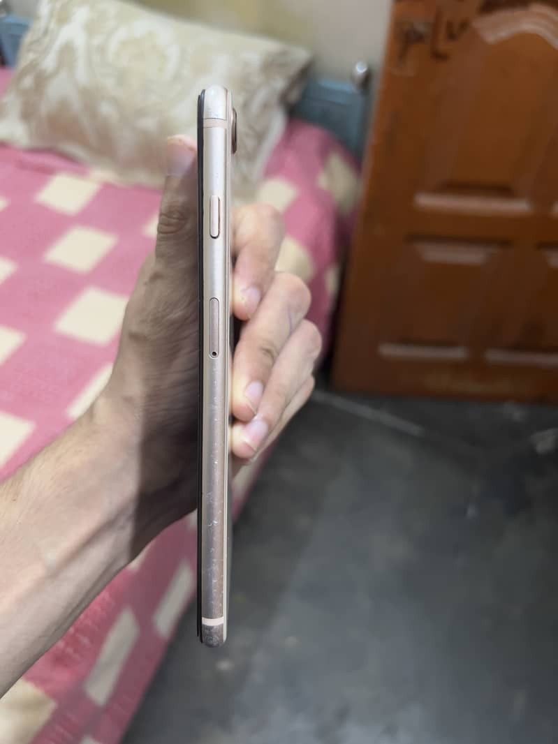 Apple iPhone 8 Plus 3